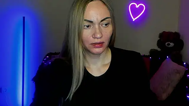 Snapshot of BlondMikey22 chatting on 04/19/26, 06:21 BlondMikey22 online show from 04/19/26, 06:21