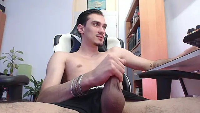 Snapshot of silasluxor chatting on 03/06/26, 09:06 silasluxor online show from 03/06/26, 09:06