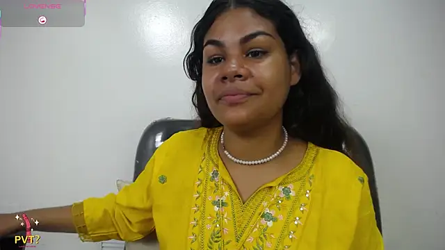 yaazhinii online show from 04/28/26, 11:48