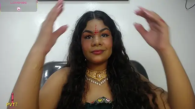 yaazhinii online show from 05/22/26, 12:22
