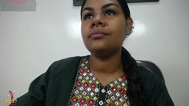yaazhinii online show from 05/25/26, 11:49