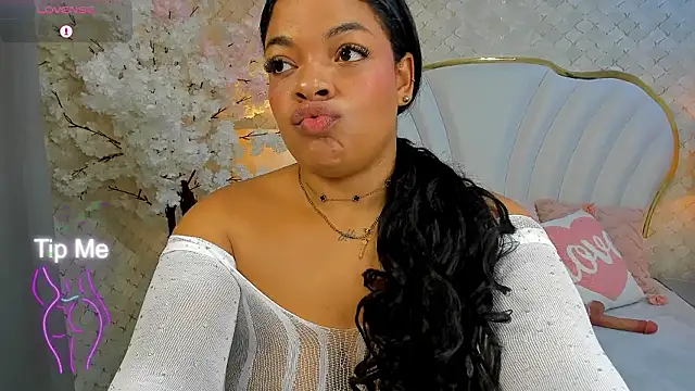 Snapshot of YazminJenner chatting on 03/06/26, 05:48 YazminJenner online show from 03/06/26, 05:48