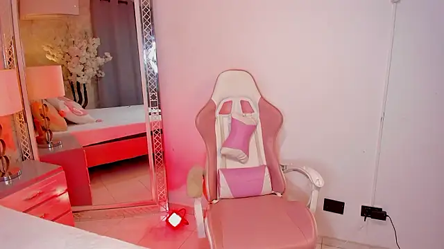 Snapshot of YazminJenner chatting on 03/11/26, 05:35 YazminJenner online show from 03/11/26, 05:35