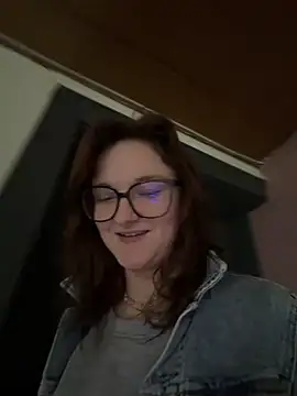 Snapshot of ViviLuu chatting on 03/13/26, 03:40 ViviLuu online show from 03/13/26, 03:40