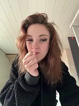 Snapshot of ViviLuu chatting on 03/17/26, 10:18 ViviLuu online show from 03/17/26, 10:18