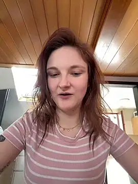 Snapshot of ViviLuu chatting on 03/20/26, 01:05 ViviLuu online show from 03/20/26, 01:05