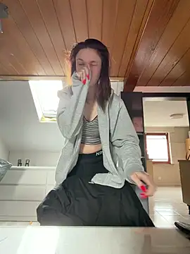 Snapshot of ViviLuu chatting on 03/24/26, 10:09 ViviLuu online show from 03/24/26, 10:09