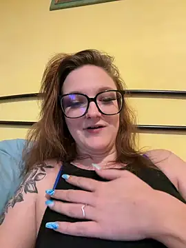 Snapshot of ViviLuu chatting on 04/10/26, 04:23 ViviLuu online show from 04/10/26, 04:23