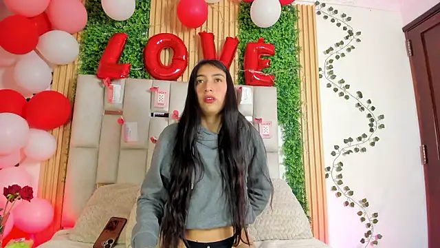 Snapshot of Emma_Nmm chatting on 02/21/26, 11:44 Emma Nmm online show from 02/21/26, 11:44