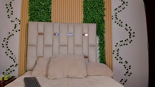 Snapshot of Emma_Nmm chatting on 02/24/26, 07:45 Emma Nmm online show from 02/24/26, 07:45