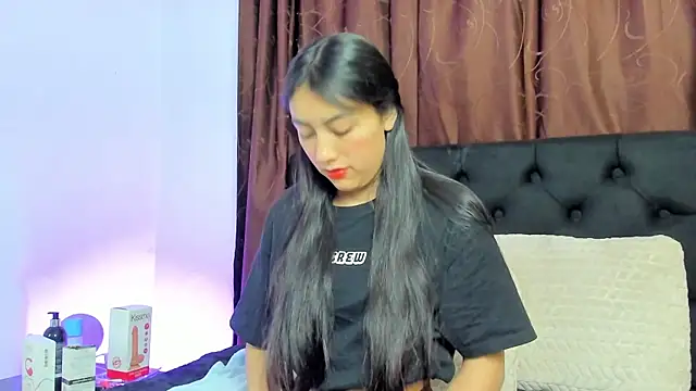 Snapshot of Emma_Nmm chatting on 04/14/26, 10:10 Emma Nmm online show from 04/14/26, 10:10