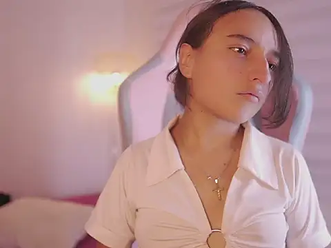 Snapshot of _emily_jonexs chatting on 02/09/26, 08:35 emily jonexs online show from 02/09/26, 08:35