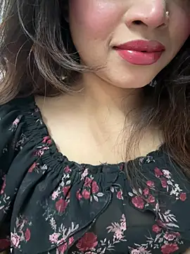 Snapshot of riya_sharma11 chatting on 03/04/26, 04:02 riya sharma11 online show from 03/04/26, 04:02