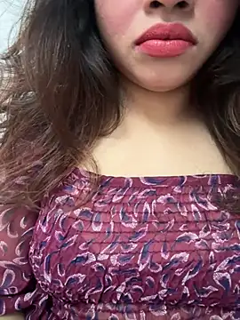 Snapshot of riya_sharma11 chatting on 03/08/26, 02:04 riya sharma11 online show from 03/08/26, 02:04