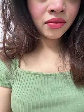 Snapshot of riya_sharma11 chatting on 03/10/26, 04:45 riya sharma11 online show from 03/10/26, 04:45