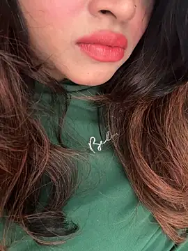 Snapshot of riya_sharma11 chatting on 03/20/26, 05:34 riya sharma11 online show from 03/20/26, 05:34