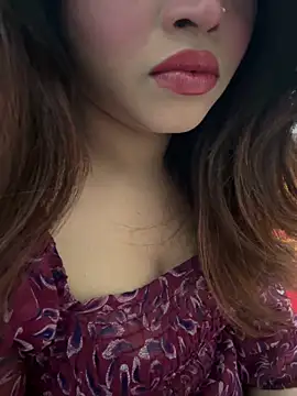 Snapshot of riya_sharma11 chatting on 03/21/26, 04:43 riya sharma11 online show from 03/21/26, 04:43