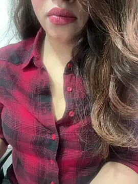 Snapshot of riya_sharma11 chatting on 04/05/26, 08:33 riya sharma11 online show from 04/05/26, 08:33