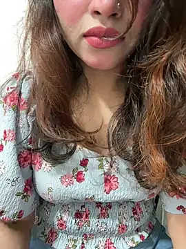 Snapshot of riya_sharma11 chatting on 04/09/26, 08:36 riya sharma11 online show from 04/09/26, 08:36