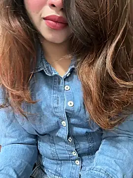 Snapshot of riya_sharma11 chatting on 04/11/26, 05:28 riya sharma11 online show from 04/11/26, 05:28