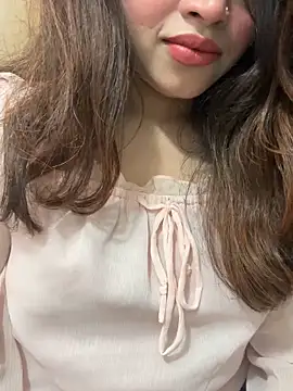 Snapshot of riya_sharma11 chatting on 04/12/26, 06:57 riya sharma11 online show from 04/12/26, 06:57