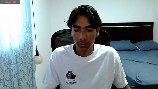 Snapshot of Pedestal_diamant chatting on 05/22/26, 08:36 Pedestal diamant online show from 05/22/26, 08:36