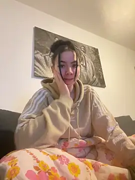 zoeelovee online show from 02/22/26, 06:06