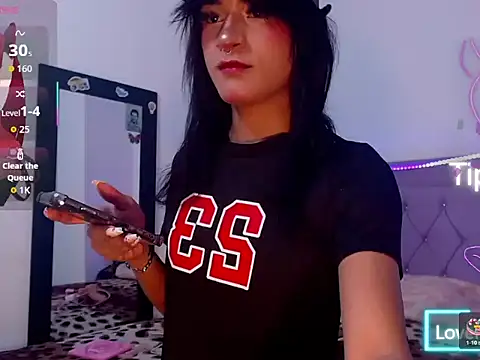 Snapshot of moonlyvelvet chatting on 02/20/26, 05:57 moonlyvelvet online show from 02/20/26, 05:57