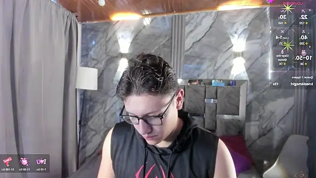Snapshot of Manson_and_Zoe chatting on 06/08/26, 11:32 Manson and Zoe online show from 06/08/26, 11:32