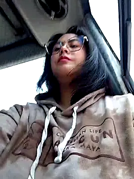 Snapshot of Mari-98 chatting on 03/01/26, 04:31 Mari-98 online show from 03/01/26, 04:31