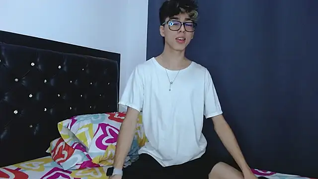 Snapshot of gabriel_x18 chatting on 04/10/26, 11:53 gabriel x18 online show from 04/10/26, 11:53