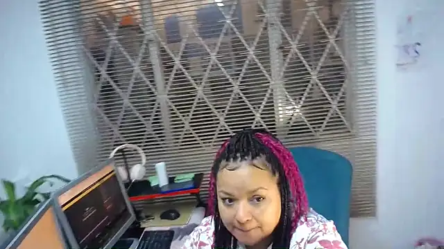Snapshot of SweettSin chatting on 05/06/26, 02:00 SweettSin online show from 05/06/26, 02:00