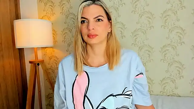 Snapshot of mahia_montenegro chatting on 04/01/26, 11:44 mahia montenegro online show from 04/01/26, 11:44