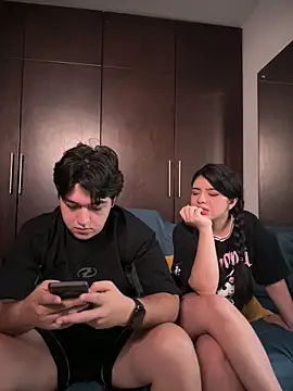 EmilyAndAndrew online show from 03/01/26, 04:25