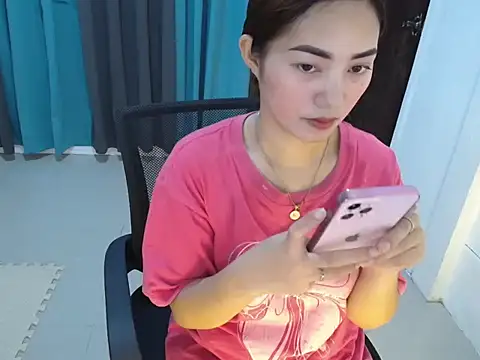 Snapshot of babydenxx69 chatting on 03/18/26, 04:59 babydenxx69 online show from 03/18/26, 04:59