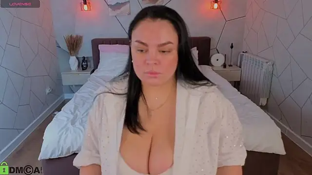 adele crown online show from 02/10/26, 01:53