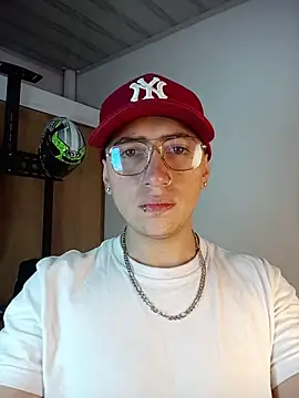 Snapshot of Emmanuel_Lust chatting on 02/26/26, 12:15 Emmanuel Lust online show from 02/26/26, 12:15