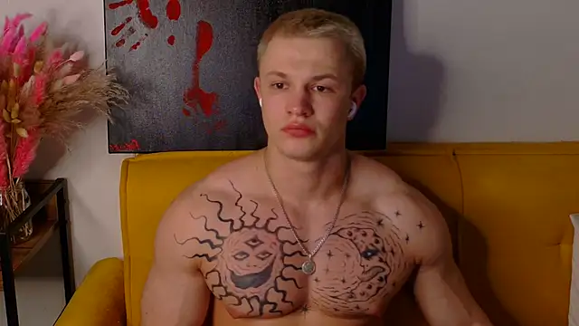 Snapshot of SterlingNoir chatting on 03/19/26, 08:02 SterlingNoir online show from 03/19/26, 08:02