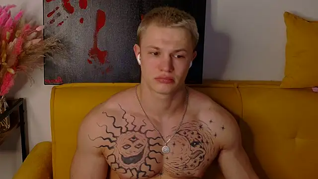 Snapshot of SterlingNoir chatting on 03/24/26, 07:19 SterlingNoir online show from 03/24/26, 07:19