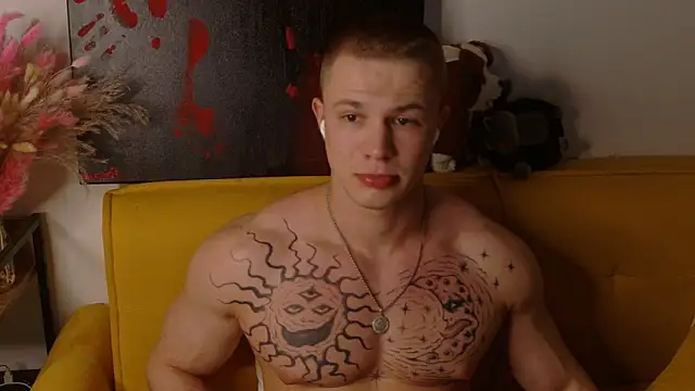 Snapshot of SterlingNoir chatting on 04/05/26, 08:39 SterlingNoir online show from 04/05/26, 08:39