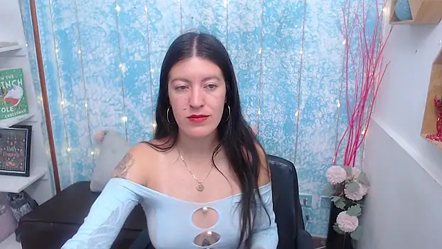 Snapshot of HannaOwen_ chatting on 04/06/26, 01:56 HannaOwen online show from 04/06/26, 01:56