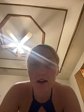 Snapshot of Marilynxo chatting on 02/18/26, 06:31 Marilynxo online show from 02/18/26, 06:31