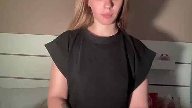 Snapshot of petiteetoile chatting on 04/11/26, 04:55 petiteetoile online show from 04/11/26, 04:55