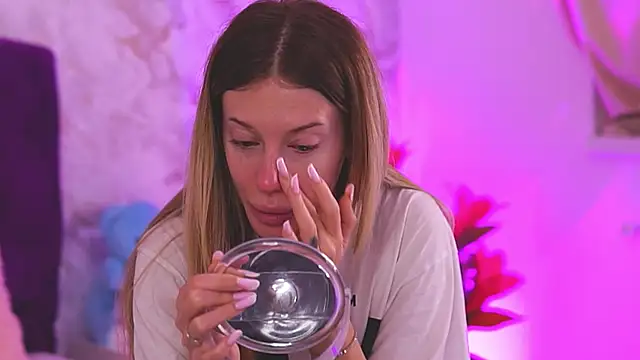 Snapshot of EllinaNuria chatting on 02/21/26, 04:13 EllinaNuria online show from 02/21/26, 04:13