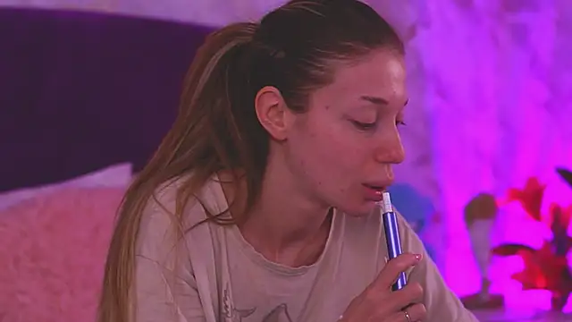 EllinaNuria online show from 03/20/26, 04:28