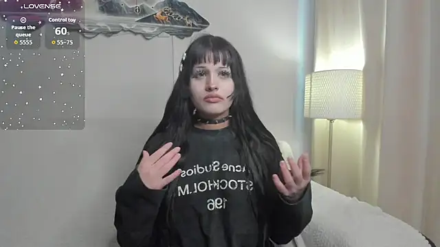 Snapshot of Maxi_mia_1 chatting on 02/14/26, 12:24 Maxi mia 1 online show from 02/14/26, 12:24