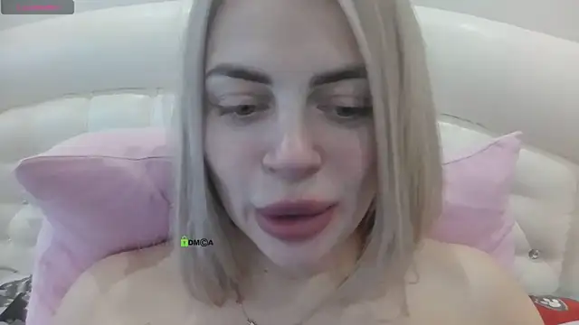 Snapshot of ShamlesssAdell chatting on 05/17/26, 02:46 ShamlesssAdell online show from 05/17/26, 02:46