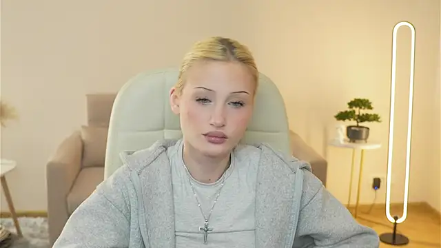 LolaStusse online show from 02/11/26, 10:53