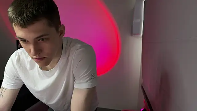 Snapshot of cronck52 chatting on 04/17/26, 12:41 cronck52 online show from 04/17/26, 12:41