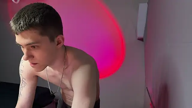 Snapshot of cronck52 chatting on 04/18/26, 07:07 cronck52 online show from 04/18/26, 07:07